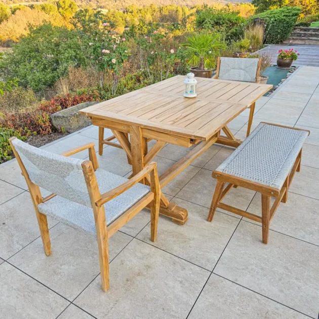 table de jardin en bois