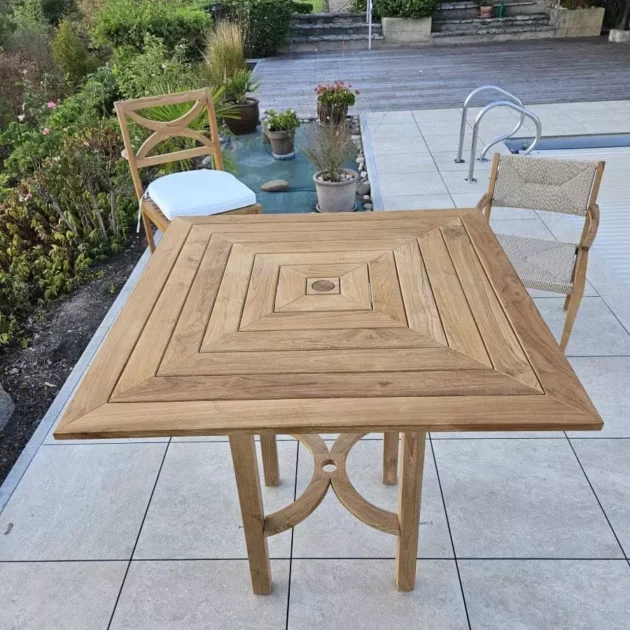 table haute de jardin 4 personnes carrée