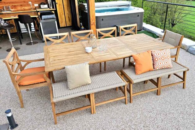 table de jardin extensible en bois de teck avec banc extérieur et chaises grises pour 8 à 10 personnes